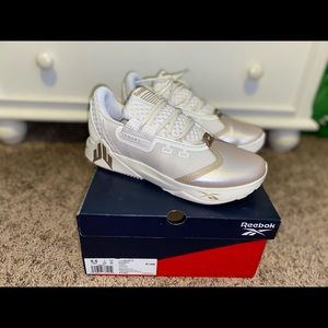 Like new- JJ Watt IV Woman’s Trainette. Size 9.5